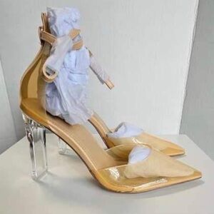 NIB - Shoedazzle, Ladies Rumo Pointed Toe Pump - Beige. Size: 8 (US).